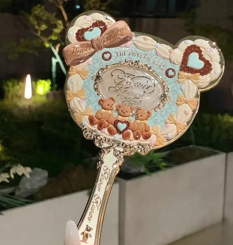 Flor sabe espelho de maquiagem portátil almofada de ar pente todas as séries padrão de relevo kit de ferramentas de maquiagem de cor limitada — image 18
