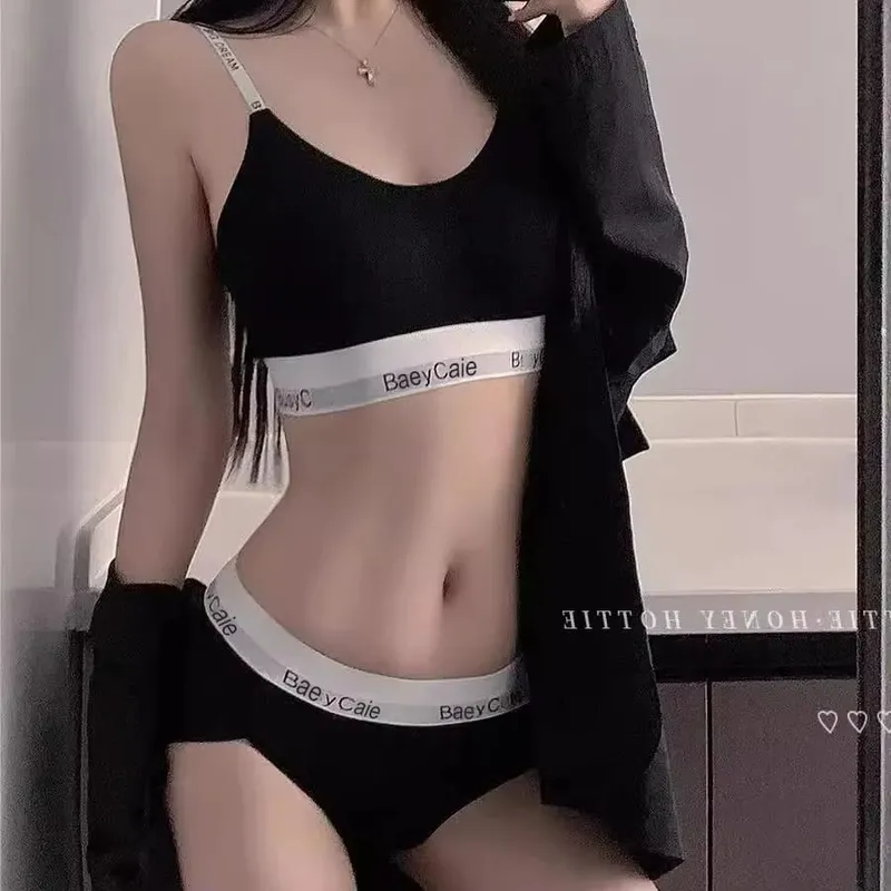 Sports Style Thin Underwear Set with a Collection of Accessory Breasts No Steel Ring Underwear And Two-Piece Underwear