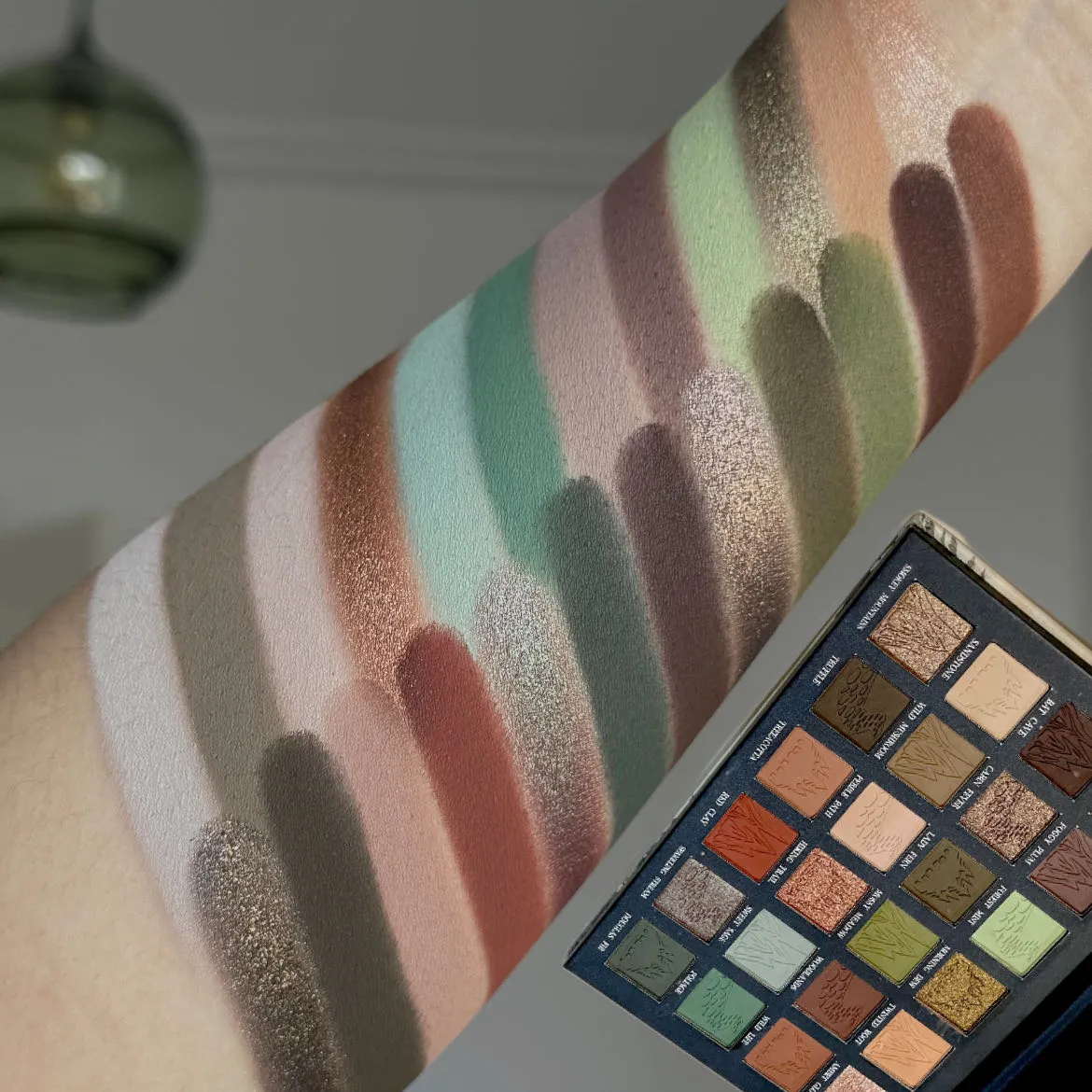 24 Colors Metallic Glitter Eyeshadow Matte Shimmer Eye Shadow Makeup Plate Earth Powder Punk Smoky Dark Green Eye Shadow Make Up — image 6