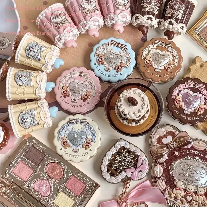 Flowerknows THE SWEETIE BEAR COLLECTION Smink-ajándék szett All In korrektor paletta pirosító beállító púder ajakzselé ajándékdoboz tükör — image 3