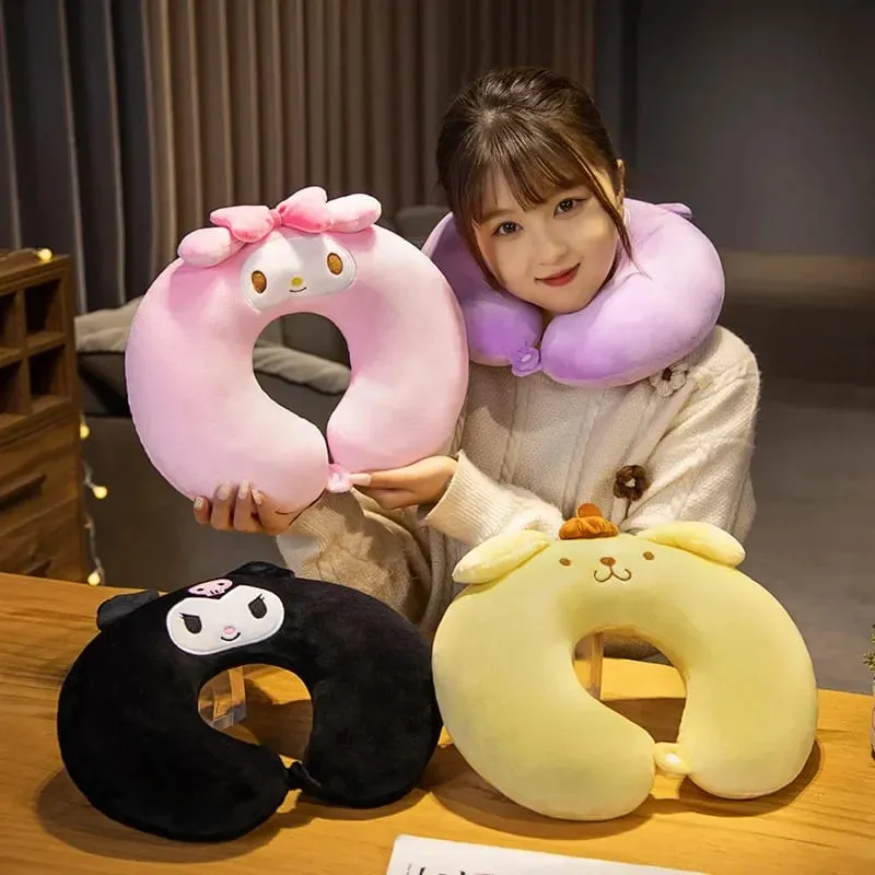 Sanrio 귀여운 U 자형 목 베개 헬로 키티 Purin Pochacco 휴대용 ​​낮잠 베개 목 지원에 적합 Kuromi 플러시 장난감
