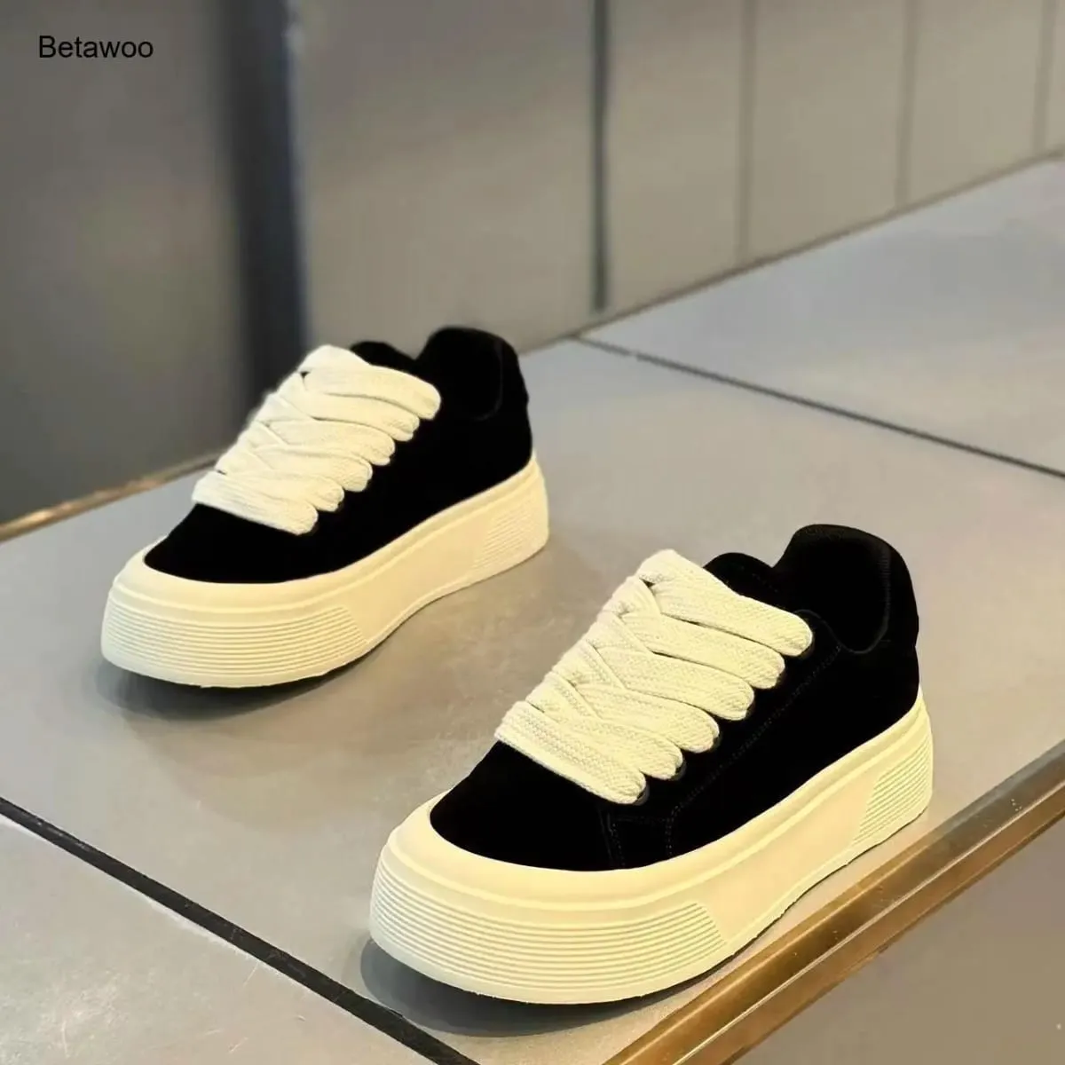Men Suede Platform Sneakers Thick Sole Casual Skate Shoes Lace Up Comfortable Non Slip Retro Sports Shoes for Men — image 2