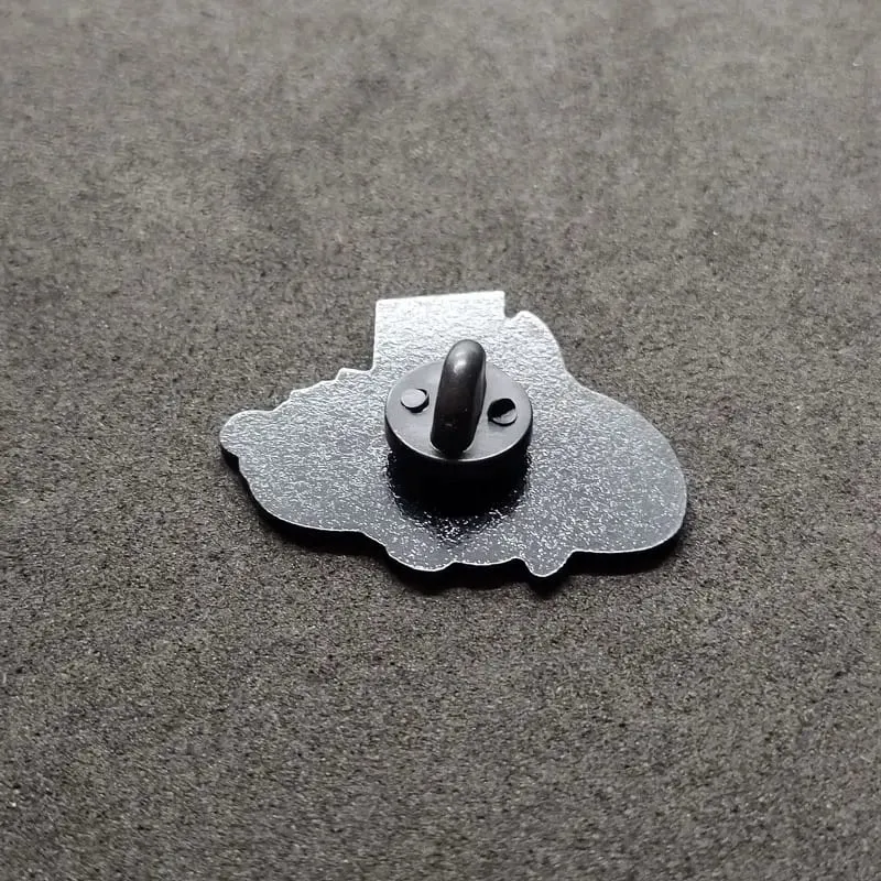 Pokemon Pikachu Enamel Pin Lapel Pins สำหรับกระเป๋าเป้สะพายหลังเข็มกลัดเหล็กป้ายเข็มกลัดแฟชั่นสำหรับเสื้อผ้าเครื่องประดับของขวัญ