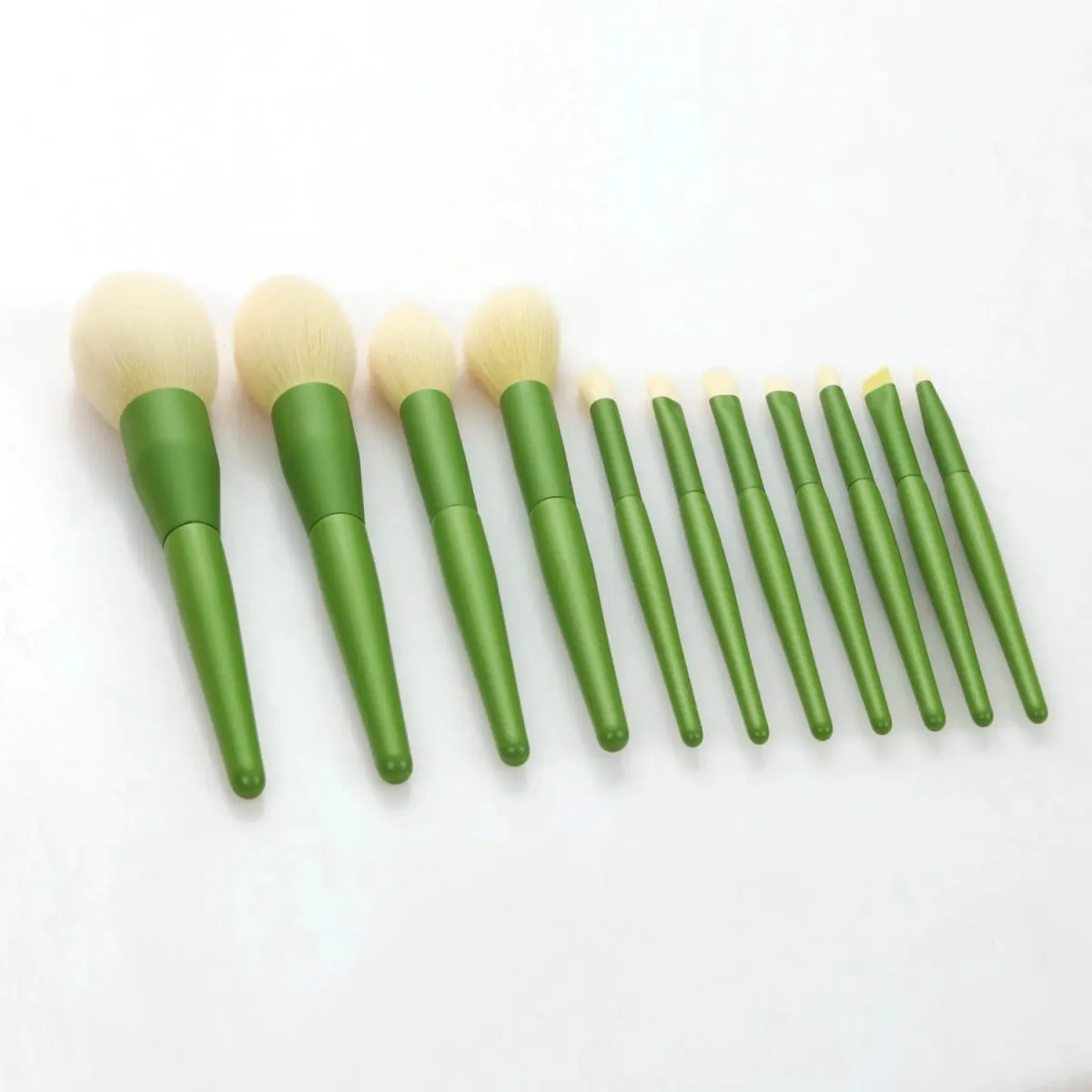 11Pcs Green Handle Makeup Brushes Soft Bristle For Powder Blush Foundation Eyeshadow Cosmetic Tools