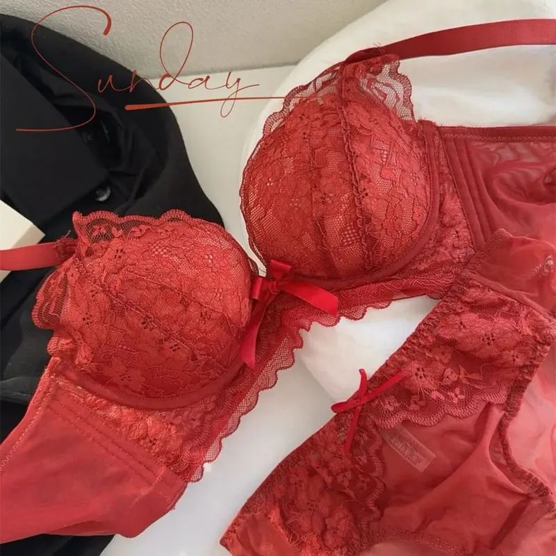 Sexy Lace Lingerie Set Manga-Style Bra Small-Bust Gathering Side-Boob Control Uplifting Comfortable Wireless Bra Set.