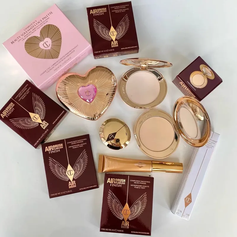 Charlotte Tilbury Cosmetics Flawless Liquid Highlighter hidrata a pele Paleta luxuosa com acabamentos metálicos brilhantes e acetinados — image 2