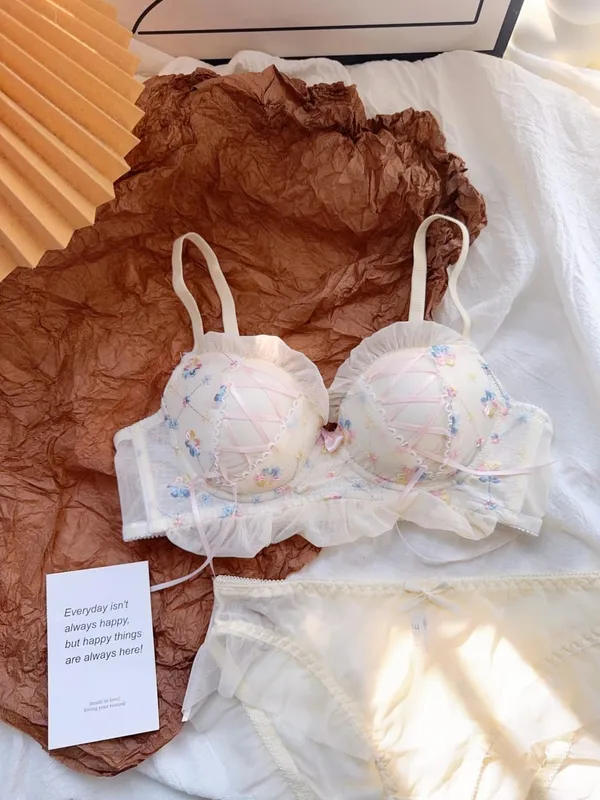 ชุดชั้นในลูกไม้เกาะอกสำหรับหน้าอกเล็ก Bralette และกางเกงชั้นในหวานและเซ็กซี่ — image 11