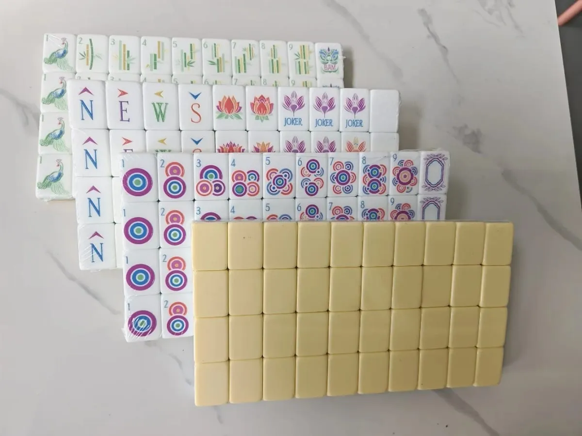 Customizable American Mahjong Sets 160 Tiles 4-Layer Acrylic Mah Jongg Surprise Gifts Mahjong Portable Travel Family Party Games