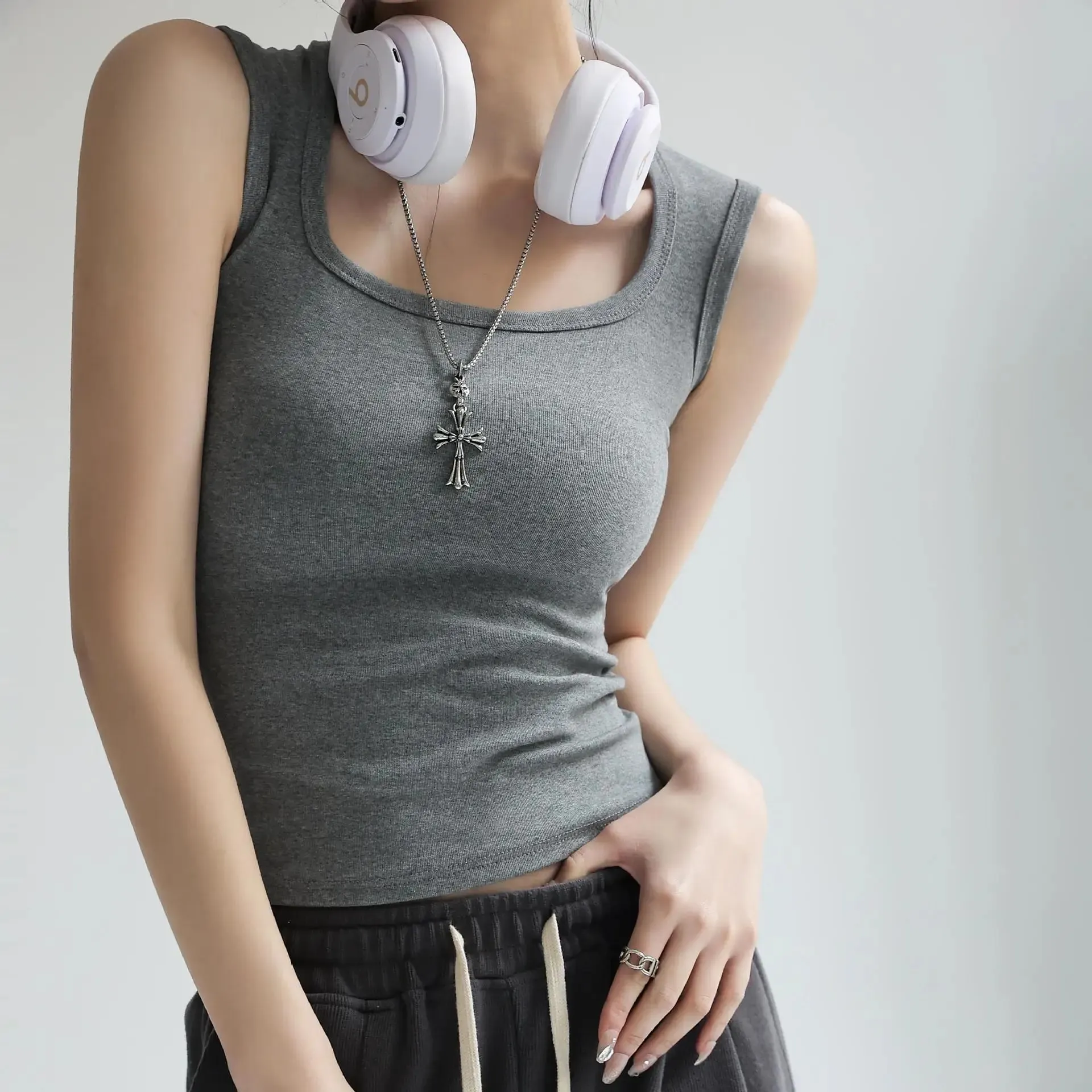 Women's Solid Color Wide Strap U-Neck Sleeveless Tank Top Summer Slim Fit Casual Basic Inner Wear Streetwear Vest — image 11
