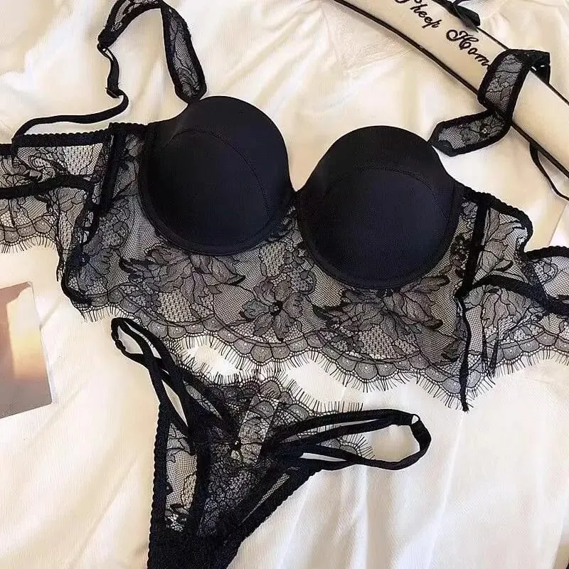 セクシーな Summer Thin Cup Lace Lingerie Set Soft Underwire Deep U‑Back Push‑Up Bra Matching Underwear Breathable Daily Intimates