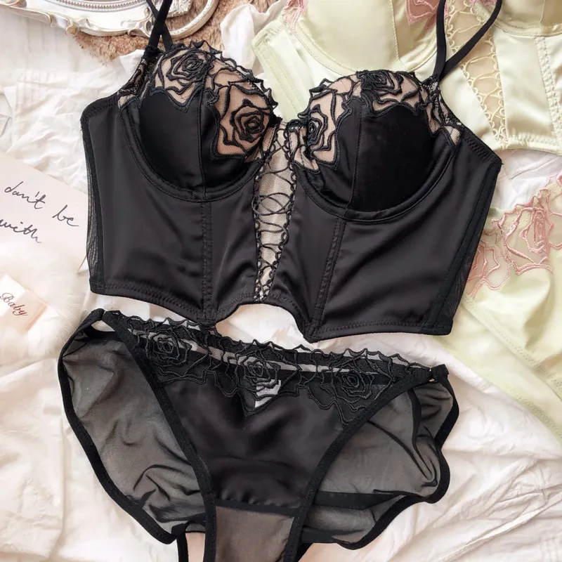 Fashion Women Underwear Set French Sexy Ultra Thin Tight Bra Summer Hollow Bras Lace Embroidery Lingerie Panties Intimates Set