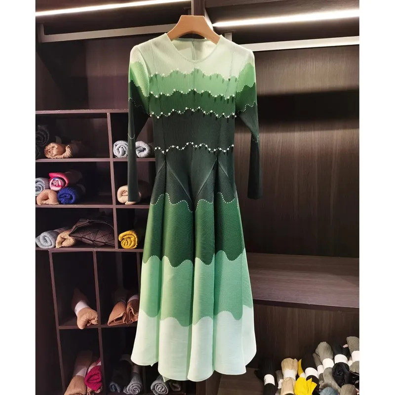 Designed Women's Pleated Dress O-neck Loose Fit High-end Fashion Color Block Beaded Long Sleeve Famale Clothing 2DB6598 — image 8