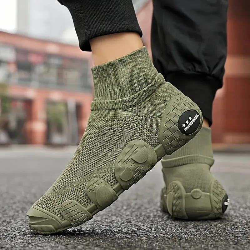 2025 New Summer Breathable Hollow Mesh Shoes Casual Sports Shoes Fashionable and Versatile Men's Shoes — image 1