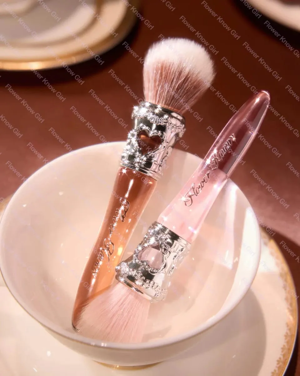 Flower Knows The Sweetie Bear Rounded Blush Brush Loose Powder Makeup Brushes — image 3