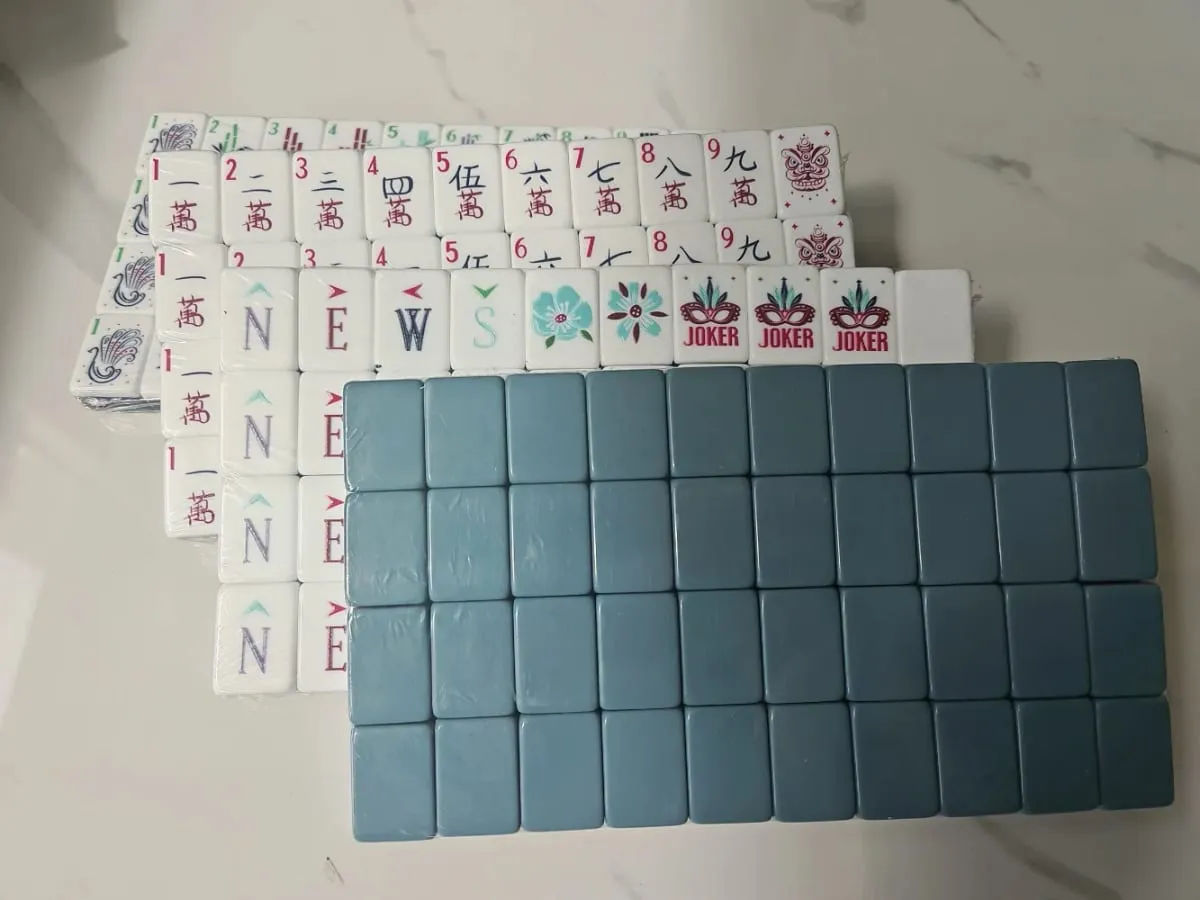 Customizable American Mahjong Sets 160 Tiles 4-Layer Acrylic Mah Jongg Surprise Gifts Mahjong Portable Travel Family Party Games