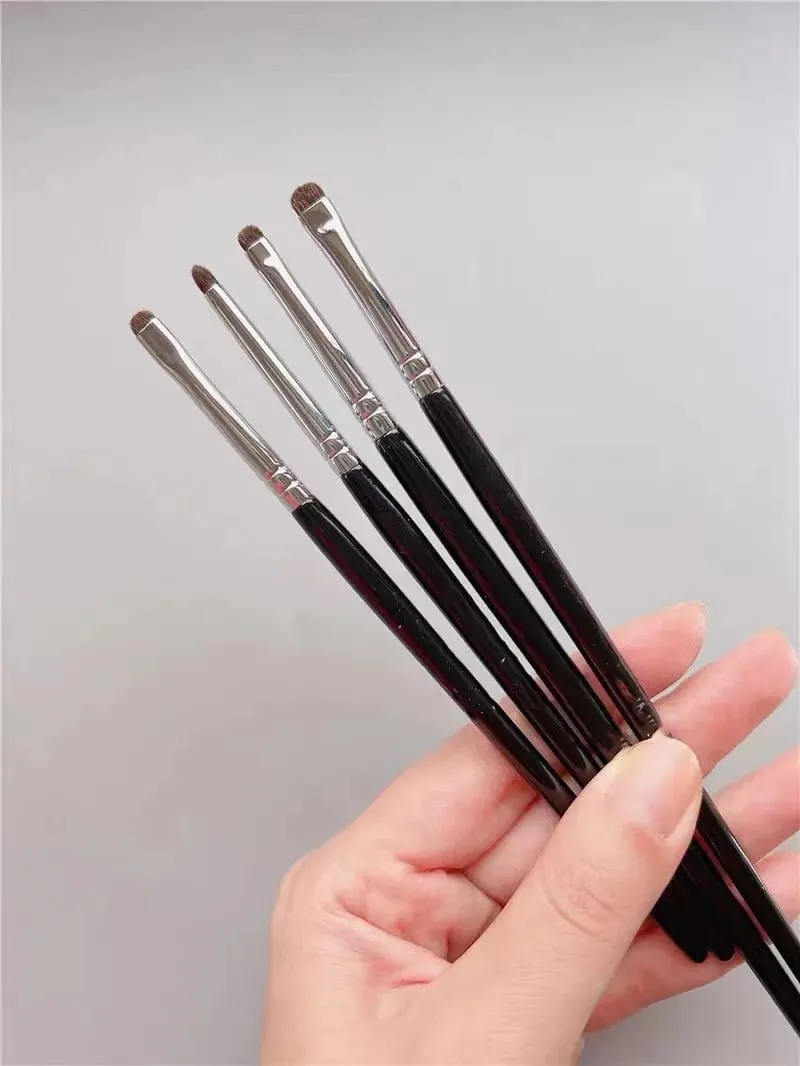 1pc Detail small Eyeshadow Make up brush Pony hair Precision Eye shadow Makeup brushes Tapered Smudge cosmetic tools — image 1