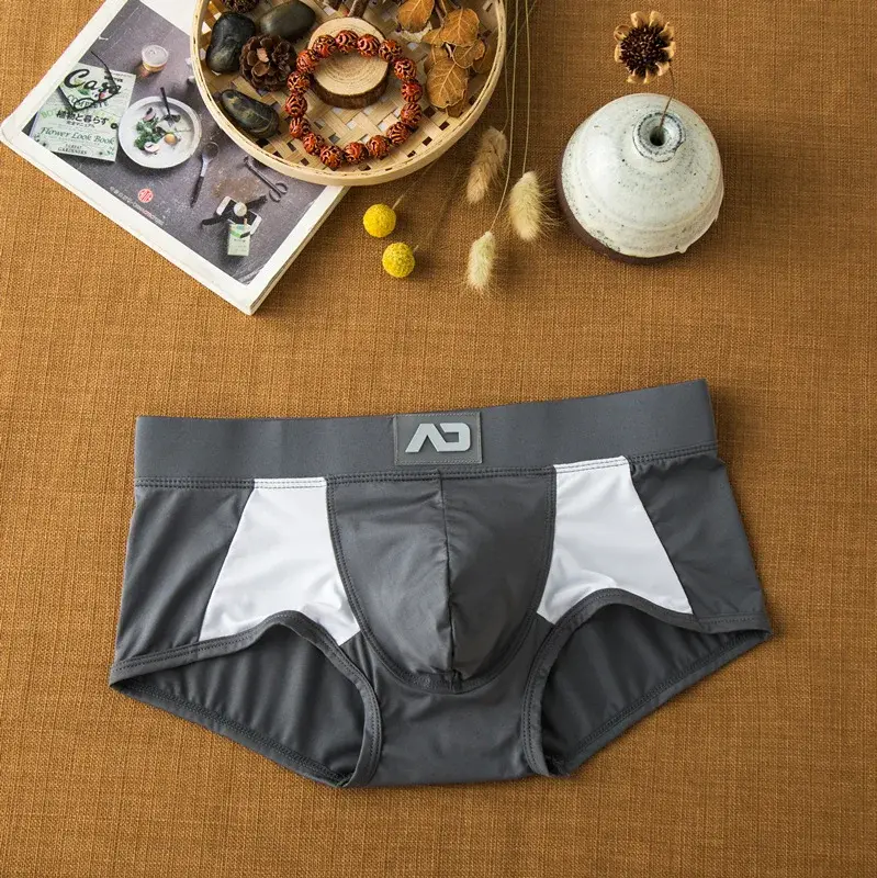 Plattvinklade underkläder i mjölksilke för män bekväma och hudvänliga andningsbara silkeslen snabbtorkande låga boxershorts