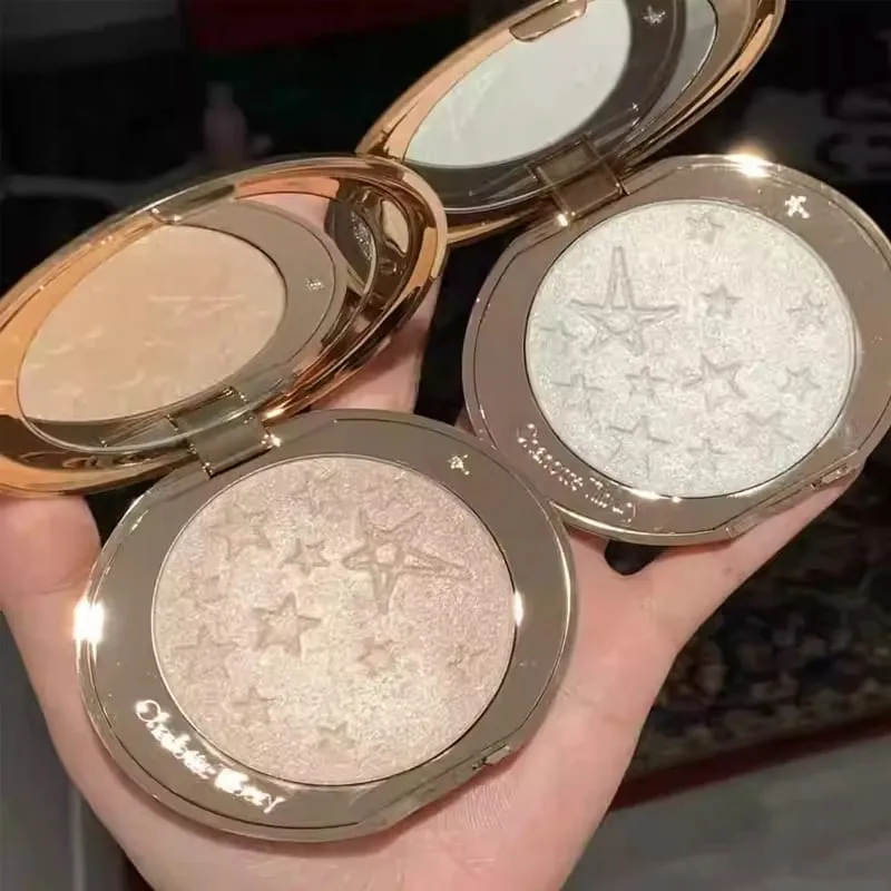 Yayasan Penyerlah Charlotte Tilbury CT Tekstur Berterusan Penyamar Menghidrat Mekap Mencerahkan Serbuk Padat