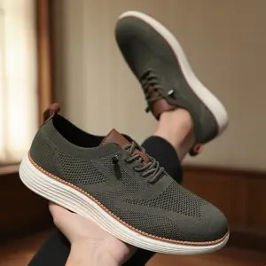 Scarpe da passeggio casual da uomo Sneakers in maglia traspirante Bestselle di vendita calda Scarpe da corsa stringate piatte antiscivolo leggere da uomo