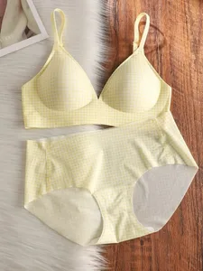 Elegant sømløs bralett liten byste som samler seg anti-sag, tynne justerbare stropper Trådfri Comfort Fit UK Light Support BH-sett