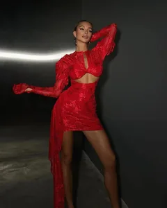 Yüksek Kaliteli Kırmızı Beyaz Kadın Uzun Kollu Seksi Dantel Dökümlü Bodycon Mini Elbise Eldiven Gece Kulübü Parti Doğum Günü Elbise Kutlamak